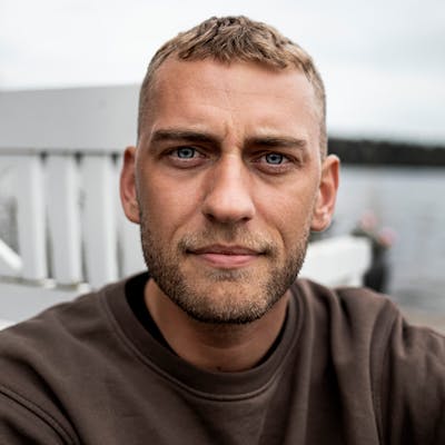 Alex R.
